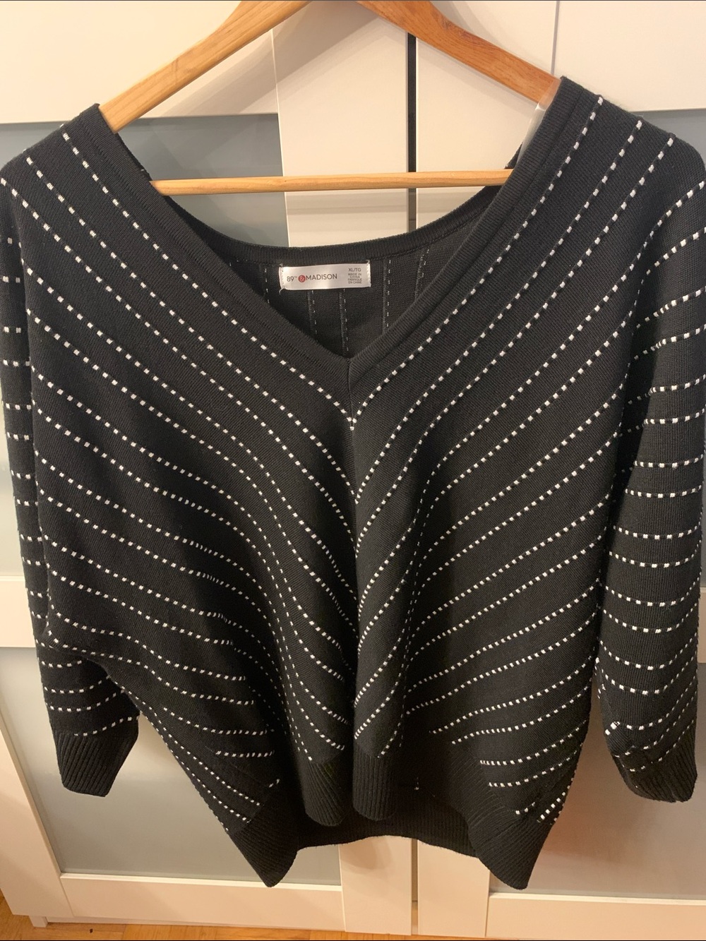 89th & Madison Black V-Neck Sweater with White Dotted Stripes